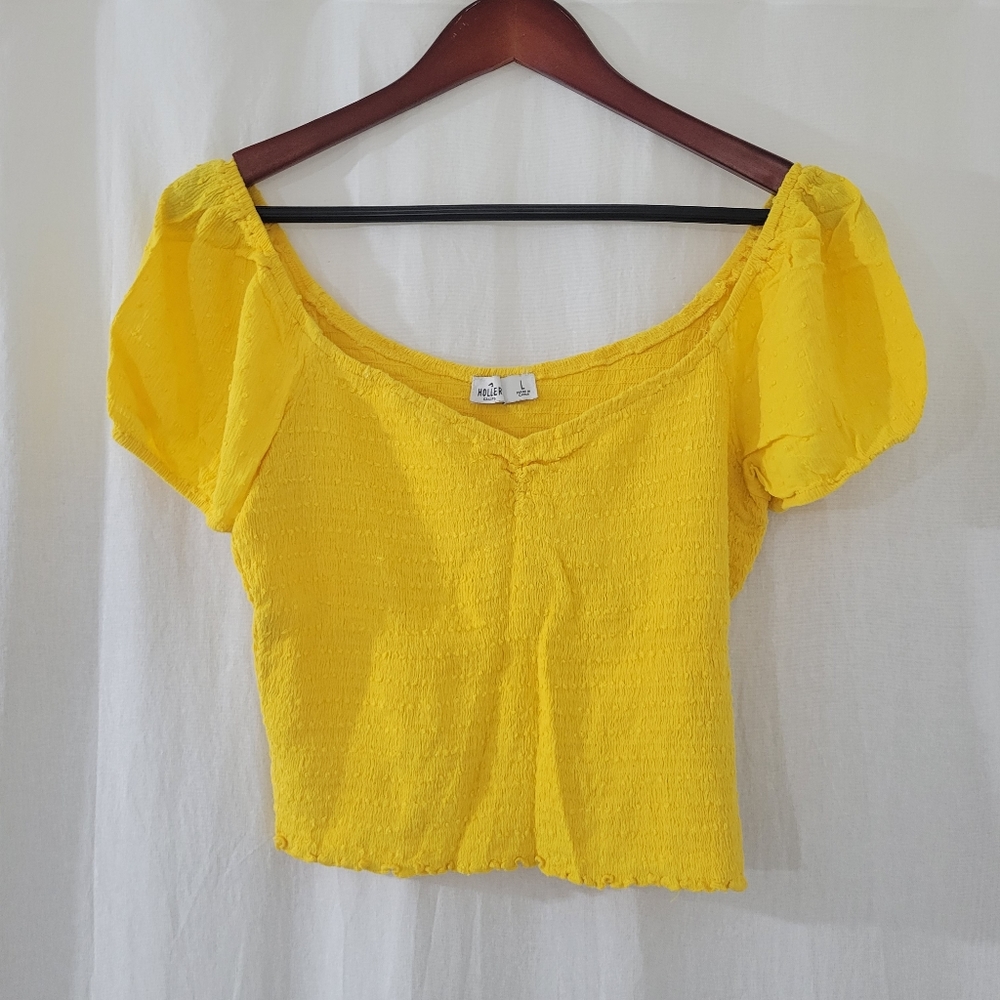 Hollister Ruched Short Sleeve Crop Top in Yellow Women’s Size L
